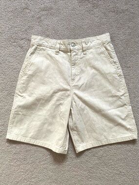 Zara Men's Flat Front Chino Shorts in Light Beige